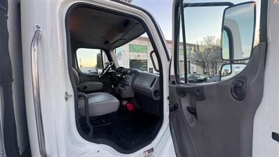 2019 Freightliner M2 106  26 ft REEFER BOX TRUCK - Photo 13 - San Jacinto, CA 92583