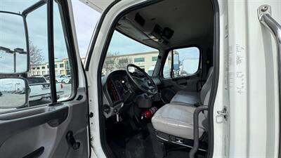 2019 Freightliner M2 106  26 MOVING BOX TRUCK - Photo 3 - San Jacinto, CA 92583