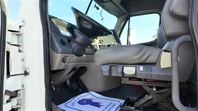 2015 Freightliner CASCADIA CA125DC  12.8L I6 CRDI Diesel - Photo 4 - San Jacinto, CA 92583