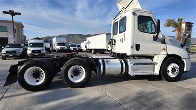 2015 Freightliner CASCADIA CA125DC  12.8L I6 CRDI Diesel - Photo 24 - San Jacinto, CA 92583