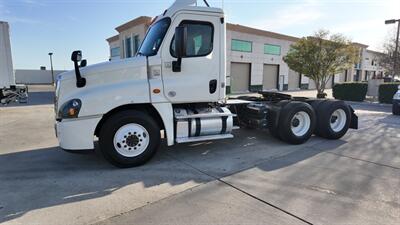 2015 Freightliner CASCADIA CA125DC  12.8L I6 CRDI Diesel - Photo 2 - San Jacinto, CA 92583