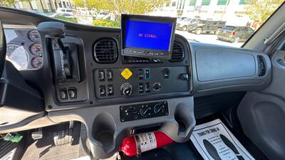 2019 Freightliner M2 106 28 ft BOX TRUCK - Photo 7 - San Jacinto, CA 92583