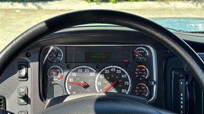 2019 Freightliner M2 106 28 ft BOX TRUCK - Photo 8 - San Jacinto, CA 92583