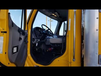 2016 Freightliner M2 106   - Photo 6 - San Jacinto, CA 92583