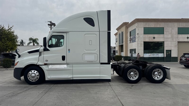 2020 Freightliner NEW CASCADIA  126