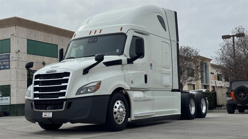 2020 Freightliner NEW CASCADIA  126