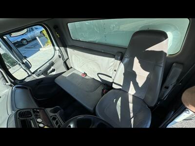 2016 Freightliner M2 106  Cargo Box - Photo 7 - San Jacinto, CA 92583