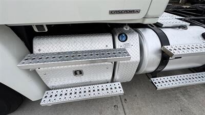 2012 Freightliner CASCADIA Semi-Trailer Truck  DAY CAB - Photo 12 - San Jacinto, CA 92583