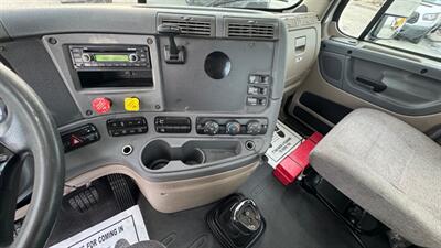 2012 Freightliner CASCADIA Semi-Trailer Truck  DAY CAB - Photo 5 - San Jacinto, CA 92583