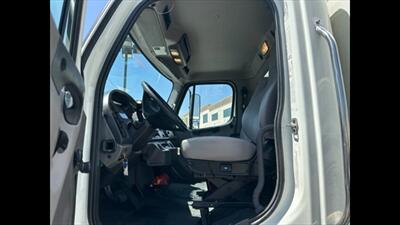 2016 Freightliner M2 106   - Photo 7 - San Jacinto, CA 92583