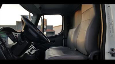 2017 Freightliner M2 106   - Photo 8 - San Jacinto, CA 92583