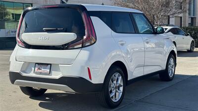 2025 Kia Soul LX   - Photo 12 - San Jacinto, CA 92583