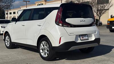 2025 Kia Soul LX   - Photo 8 - San Jacinto, CA 92583