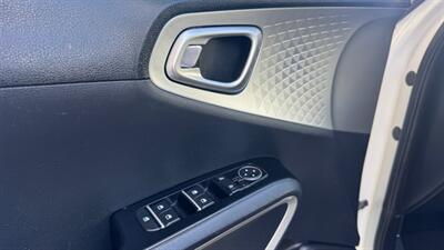2025 Kia Soul LX   - Photo 5 - San Jacinto, CA 92583