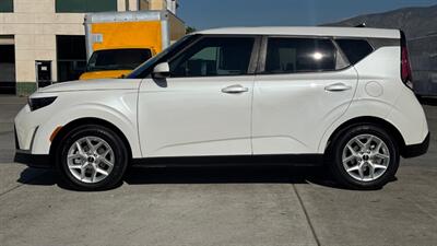 2025 Kia Soul LX   - Photo 2 - San Jacinto, CA 92583