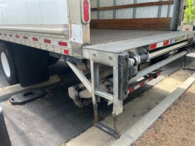 2018 Freightliner M2 106  26 ft BOX TRUCK - Photo 2 - San Jacinto, CA 92583