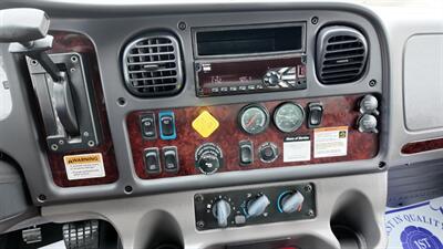 2018 Freightliner M2 106  26 ft BOX TRUCK - Photo 4 - San Jacinto, CA 92583
