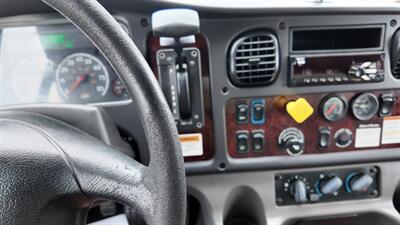 2018 Freightliner M2 106  26 ft BOX TRUCK - Photo 9 - San Jacinto, CA 92583