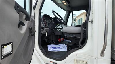 2018 Freightliner M2 106  26 ft BOX TRUCK - Photo 3 - San Jacinto, CA 92583
