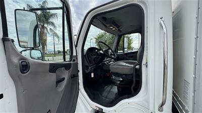 2019 Freightliner M2 106  26 ft BOX TRUCK - Photo 2 - San Jacinto, CA 92583