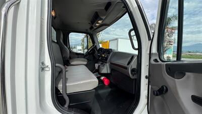 2019 Freightliner M2 106  26 ft BOX TRUCK - Photo 21 - San Jacinto, CA 92583