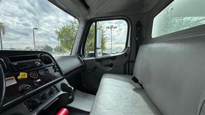 2019 Freightliner M2 106  26 ft BOX TRUCK - Photo 3 - San Jacinto, CA 92583