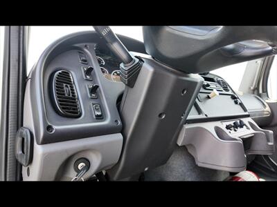 2013 Freightliner M2 106  BOX TRUCK MANUAL TRANSMISSION - Photo 10 - San Jacinto, CA 92583