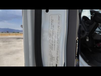 2013 Freightliner M2 106  BOX TRUCK MANUAL TRANSMISSION - Photo 11 - San Jacinto, CA 92583