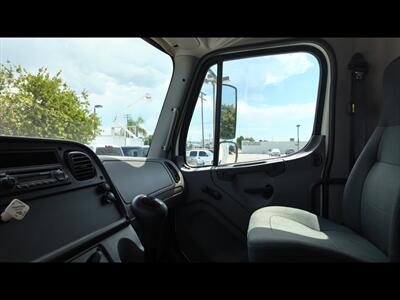 2013 Freightliner M2 106  BOX TRUCK MANUAL TRANSMISSION - Photo 6 - San Jacinto, CA 92583