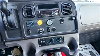 2019 Freightliner M2 106  26 ft BOX TRUCK - Photo 4 - San Jacinto, CA 92583