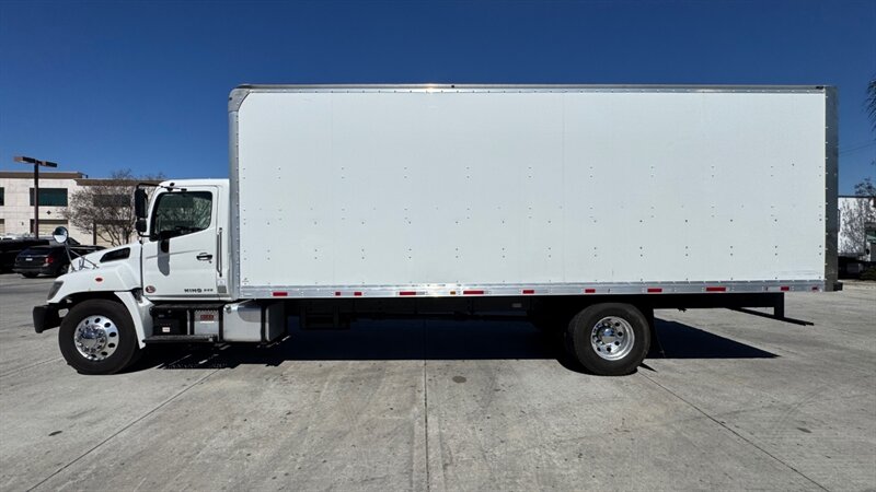 2019 &laquo;make&raquo; HINO 268  26 FT BOX TRUCK