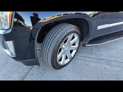 2016 Cadillac Escalade Luxury Collection  4X4 - Photo 3 - San Jacinto, CA 92583