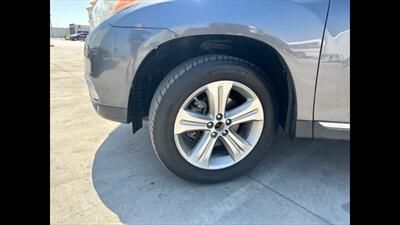 2012 Toyota Highlander Limited   - Photo 2 - San Jacinto, CA 92583