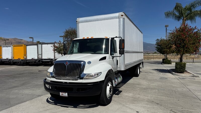 2019 International DuraStar 4300 26FT BOX TRUCK  HIDRAULIC BRAKES - Photo 1 - San Jacinto, CA 92583