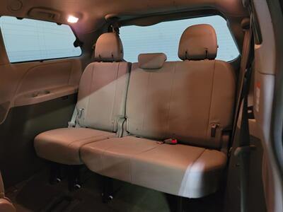 2015 Toyota Sienna XLE 8-Passenger - Photo 8 - West Chester, PA 19382