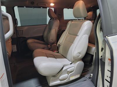 2015 Toyota Sienna XLE 8-Passenger - Photo 7 - West Chester, PA 19382