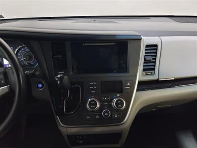 2015 Toyota Sienna XLE 8-Passenger - Photo 12 - West Chester, PA 19382