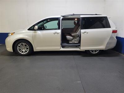 2015 Toyota Sienna XLE 8-Passenger - Photo 3 - West Chester, PA 19382