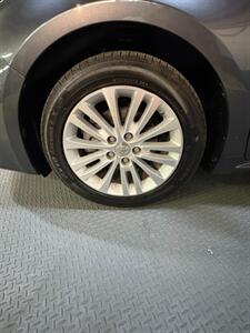 2013 Toyota Avalon Hybrid XLE Premium   - Photo 8 - West Chester, PA 19382