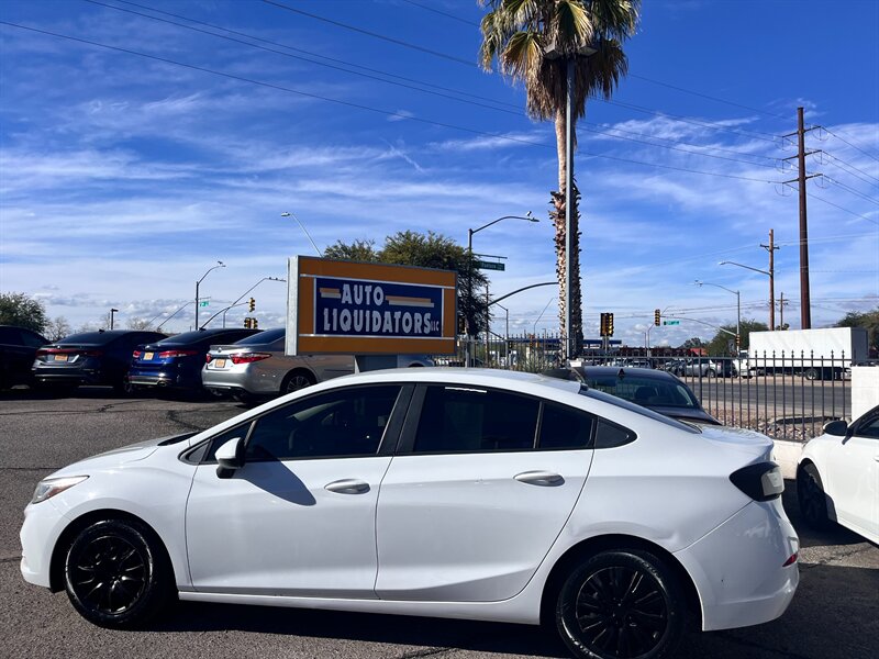 2018 Chevrolet Cruze LS's photo