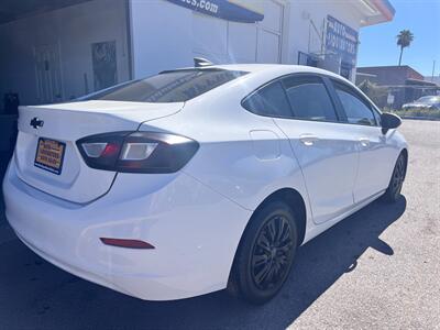 2018 Chevrolet Cruze LS Auto   - Photo 10 - Tucson, AZ 85711