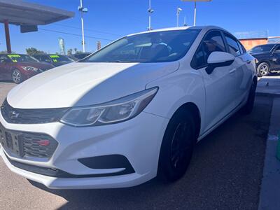 2018 Chevrolet Cruze LS Auto   - Photo 2 - Tucson, AZ 85711