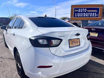 2018 Chevrolet Cruze LS Auto   - Photo 2 - Tucson, AZ 85710