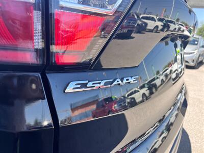2018 Ford Escape Titanium   - Photo 12 - Tucson, AZ 85711