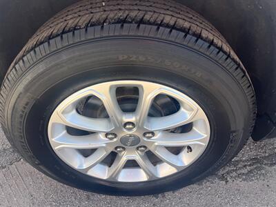 2015 Jeep Grand Cherokee Laredo   - Photo 4 - Tucson, AZ 85710