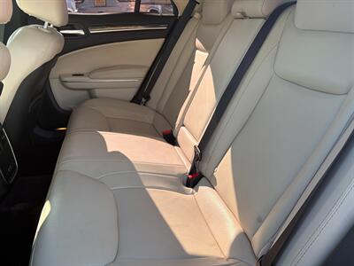 2016 Chrysler 300 Limited   - Photo 6 - Tucson, AZ 85710