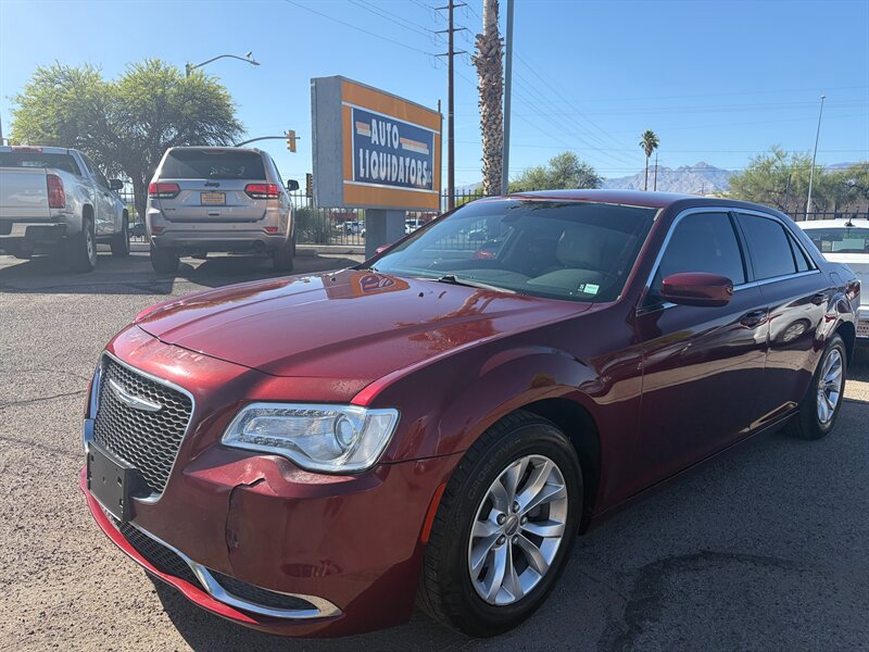 2016 Chrysler 300's photo