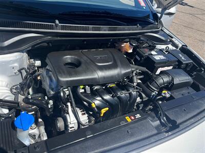 2019 Hyundai ACCENT SE   - Photo 9 - Tucson, AZ 85710