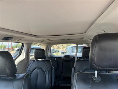 2018 Chrysler Pacifica Limited   - Photo 13 - Tucson, AZ 85710