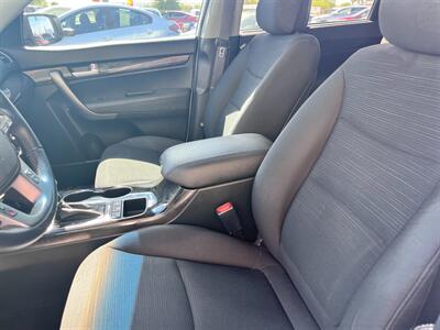 2015 Kia Sorento LX   - Photo 11 - Tucson, AZ 85711